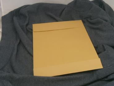 Versandtaschen mit Stehboden ohne Fenster - DIN C4 - braun - Auslaufartikel