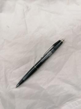 Preview: Schneider Kugelschreiber K 20 Icy Colours - schwarz