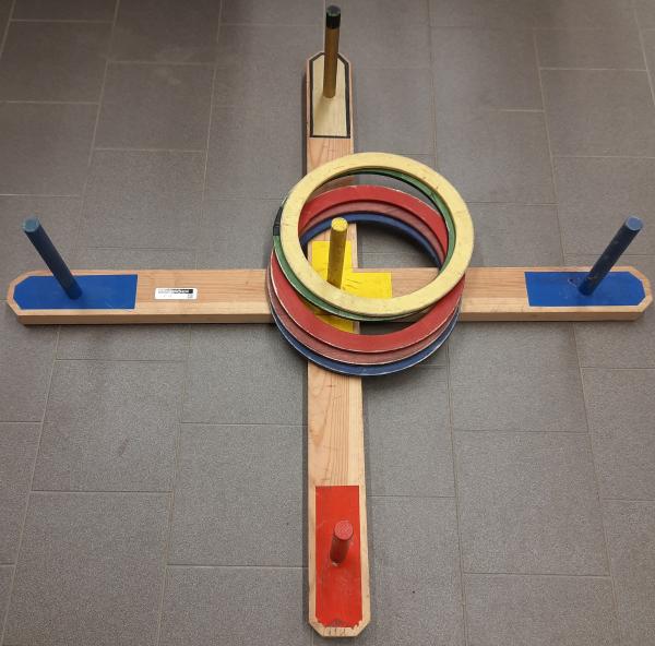 Ringwurfspiel - mit 5 farbigen Ringen